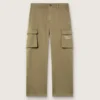 Pantalones cargo para niños de la colección Journey, en gabardina de algodón verde militar con estampado