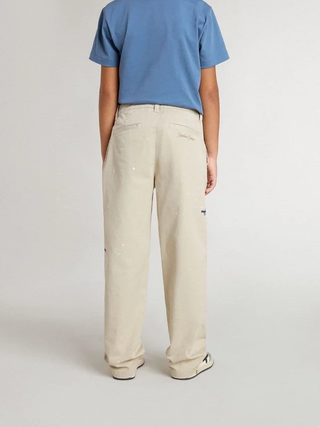 Pantalones chinos beige para niño con toques multicolores