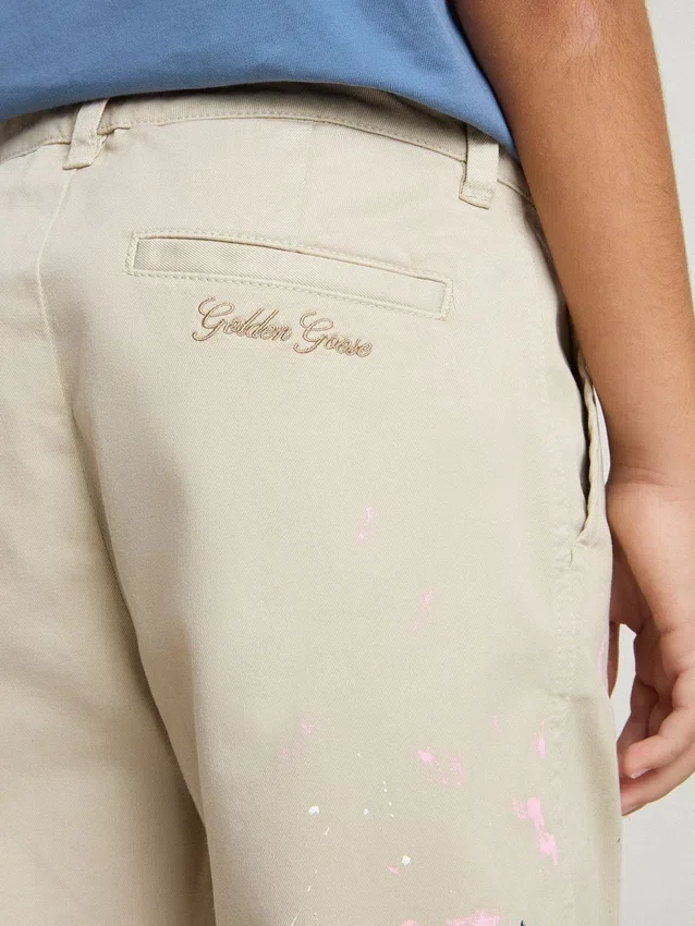Pantalones chinos beige para niño con toques multicolores