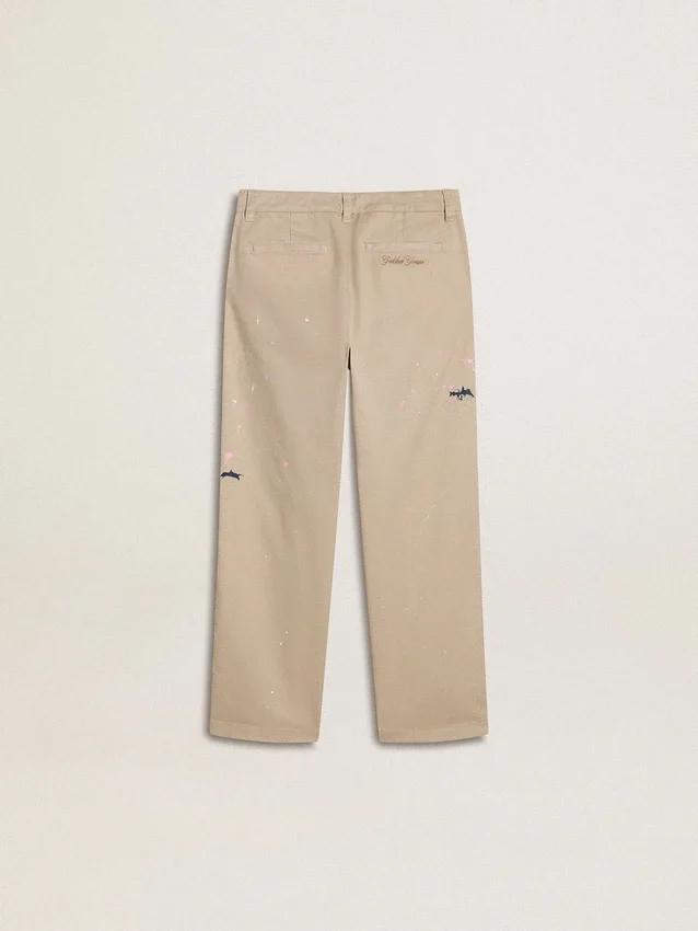Pantalones chinos beige para niño con toques multicolores