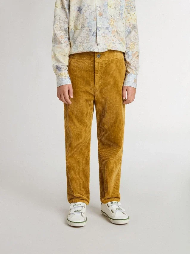 Pantalones chinos para niños en color tabaco con bordado