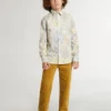 Pantalones chinos para niños en color tabaco con bordado