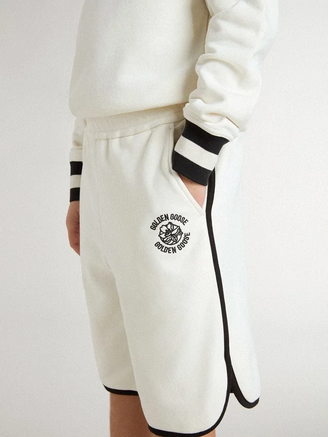 Pantalones cortos blancos para niños con logotipo bordado