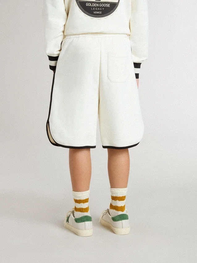Pantalones cortos blancos para niños con logotipo bordado