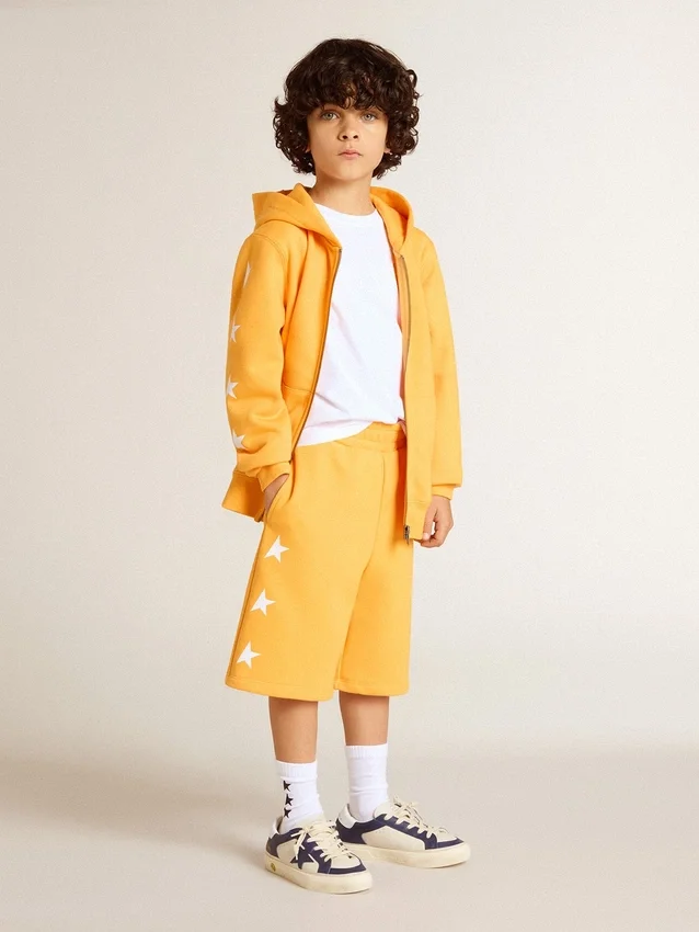 Pantalones cortos de color amarillo mostaza para niños