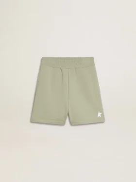 Pantalones cortos de color verde claro con una estrella blanca