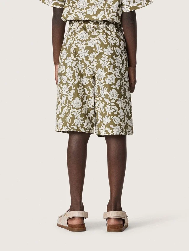 Pantalones cortos de lona de algodón para niños de la colección Journey con estampado floral verde y blanco