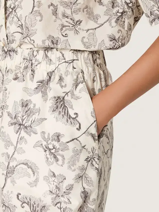 Pantalones cortos de mujer en popelín de algodón blanco y negro con estampado floral