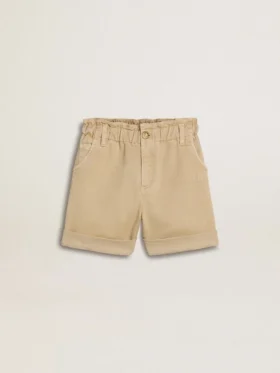 Pantalones cortos para niñas en color arena con logotipo bordado