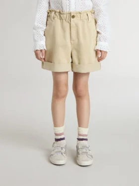 Pantalones cortos para niñas en color arena con logotipo bordado