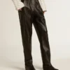 Pantalones de chándal negros de piel napa con cremallera en la parte inferior
