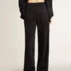 Pantalones de chándal negros para mujer con estampado toile de jouy tono sobre tono