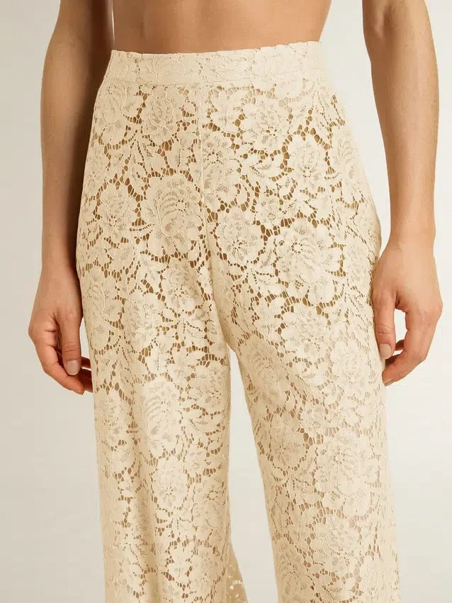 Pantalones de encaje transparente de color crema para mujer