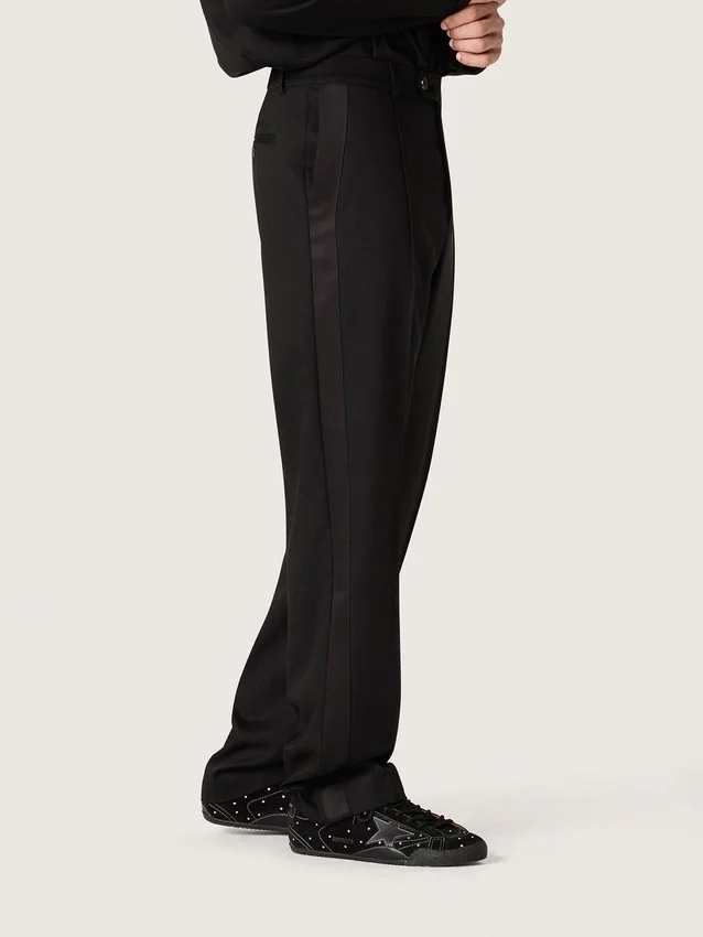 Pantalones de hombre de lana fina negra con raya lateral de satén