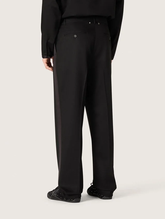 Pantalones de hombre de lana fina negra con raya lateral de satén