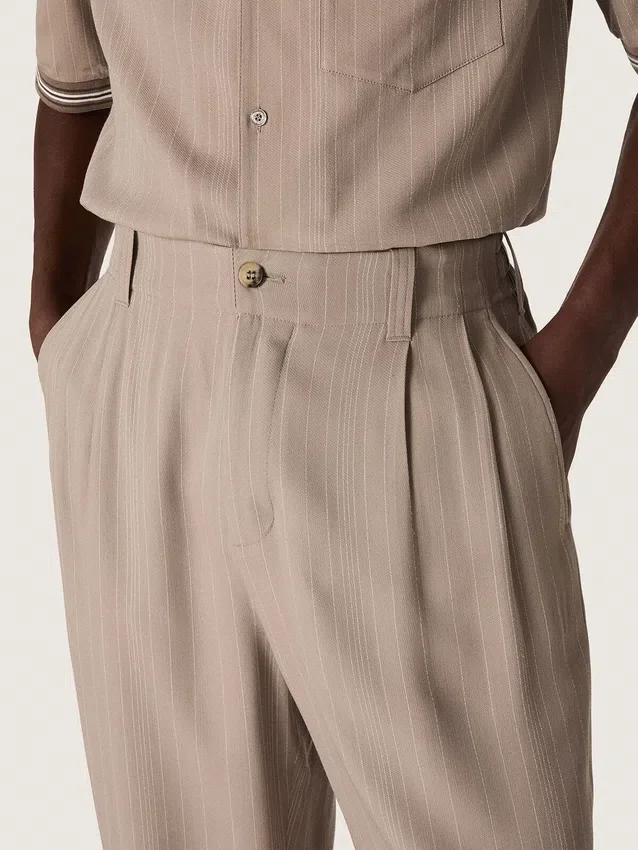 Pantalones de hombre en mezcla de lana gris con motivo de rayas finas
