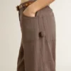 Pantalones de mujer de mezcla de lana con microdiseño en forma de chevron marrón claro