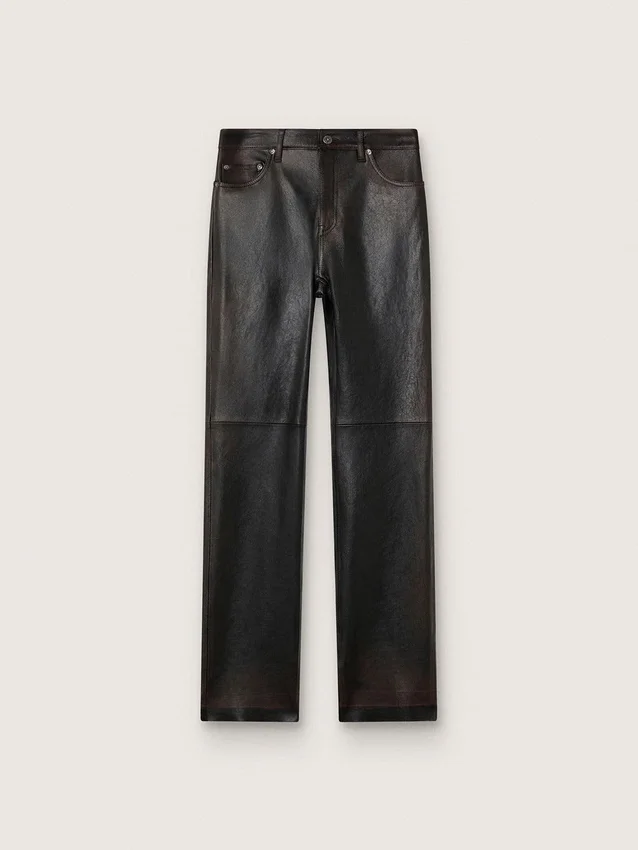 Pantalones de mujer en napa burdeos oscuro con acabado vintage