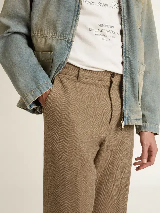 Pantalones de sastrería en mezcla de lino con diseño de chevrón color arena