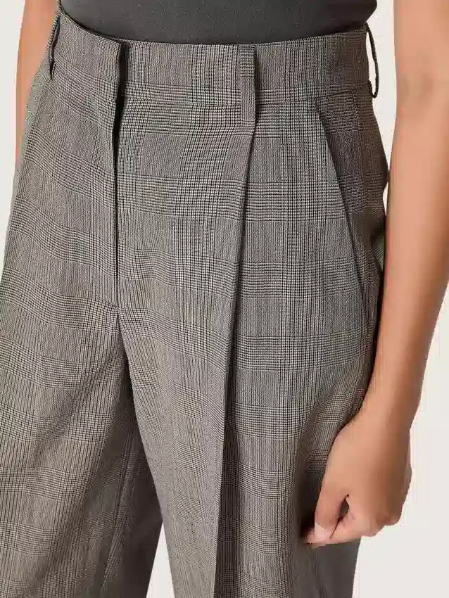 Pantalones oversize de mujer con estampado de cuadros Príncipe de Gales en gris