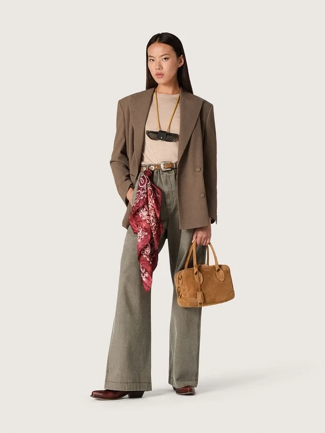 Americana de doble botonadura para mujer en mezcla de lana con estampado de chevron gris paloma