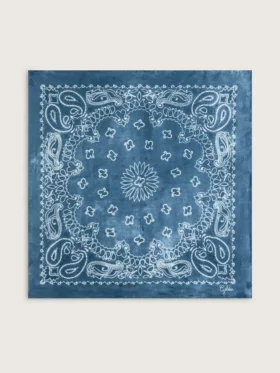 Pañuelo de la Golden Collection en azul vaquero con estampado de cachemira