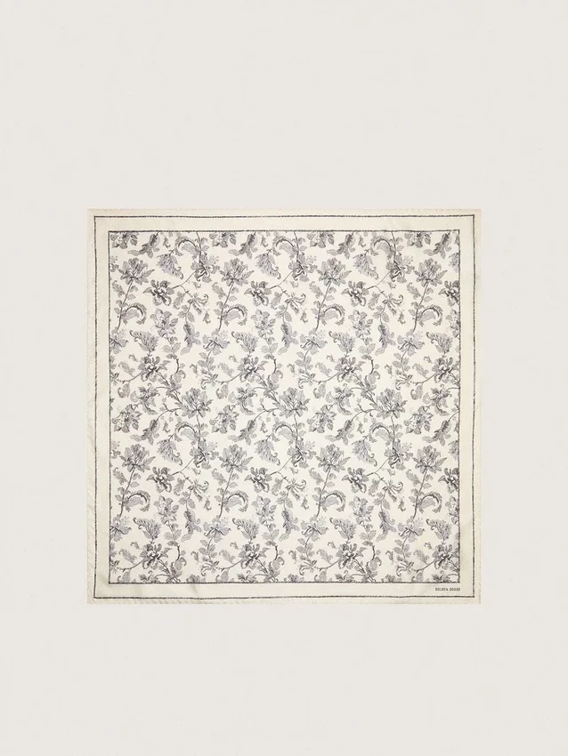 Pañuelo vintage de seda blanca con estampado floral negro