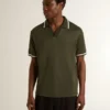 Polo de jersey verde militar para hombre con bordado