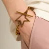 Pulsera de cadena escalonada en oro antiguo con cierre en forma de estrella