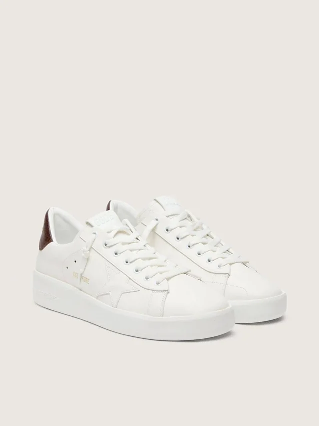 Purestar con estrella blanca y lengüeta en el talón con estampado de lagarto en color burdeos