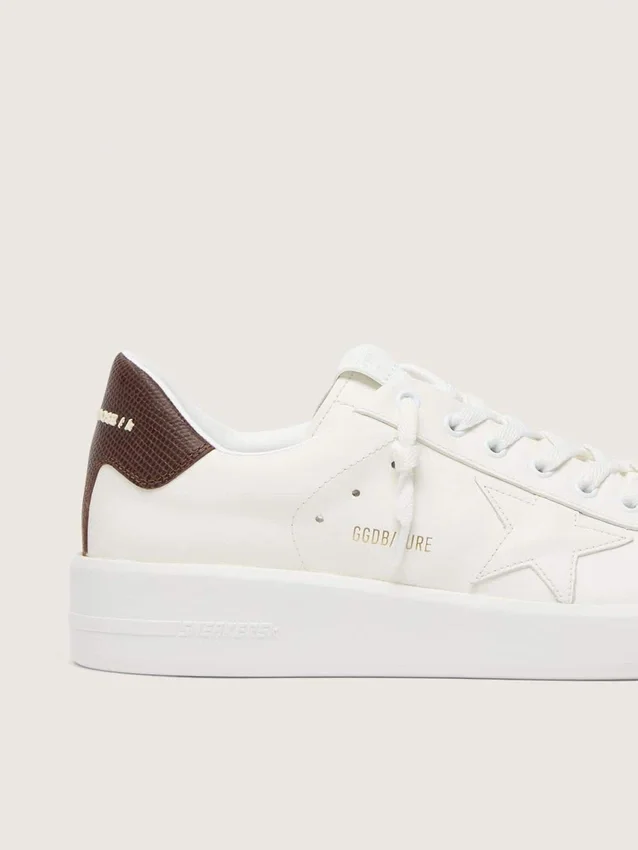 Purestar con estrella blanca y lengüeta en el talón con estampado de lagarto en color burdeos