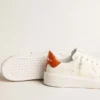 Purestar para mujer con estrella de piel blanca y lengüeta naranja en el talón