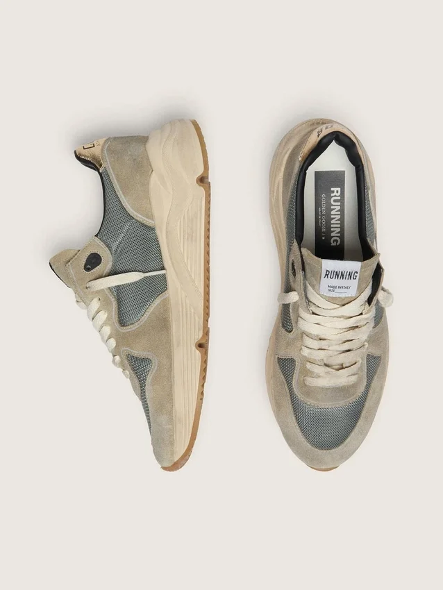 Running Sole en ante gris con estrella blanca y lengüeta trasera blanca