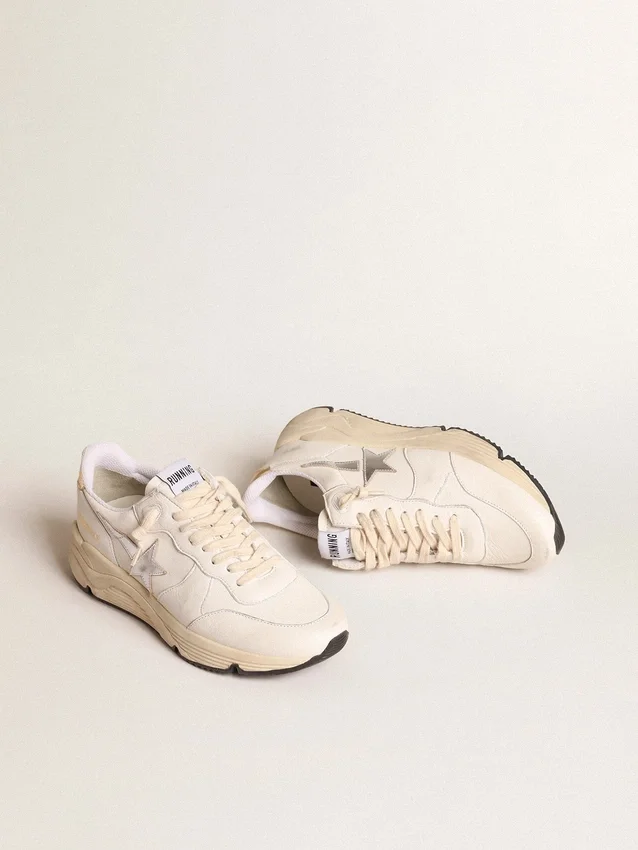 Running Sole en napa con estrella plateada y lengüeta de talón de piel dorada