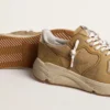 Running Sole en nubuck beige con estrella de piel beige