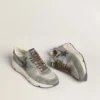 Running Sole para hombre con parte superior de nailon azul claro, estrella negra y lengüeta del talón de piel verde
