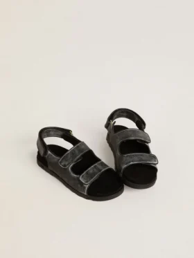 Sandalias Noa Young en piel negra desgastada
