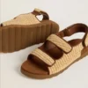 Sandalias Noa Young en rafia beige y piel marrón