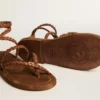 Sandalias planas Penelope para mujer en piel color tabaco con suela de ante