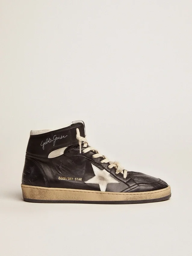 Sky-Star en piel napa negra con estrella de piel blanca
