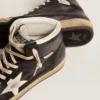 Sky-Star en piel napa negra con estrella de piel blanca