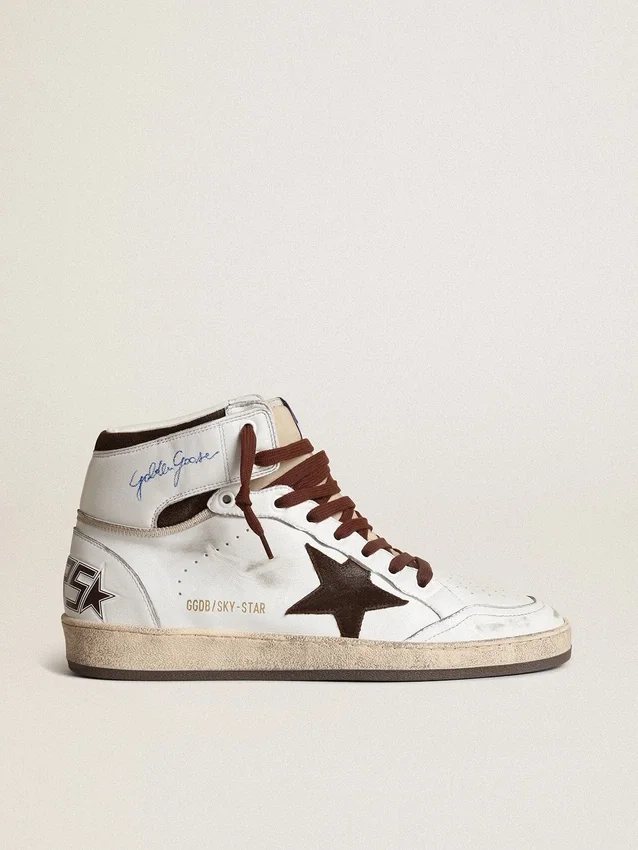 Sky-Star para hombre en piel napa blanca con una estrella de ante color chocolate