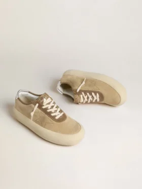 Space-Star para hombre en ante beige con estrella perforada y lengüeta metálica plateada en el talón