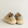 Space-Star para hombre en ante beige con estrella perforada y lengüeta metálica plateada en el talón