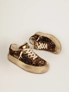 Space-Star para hombre en piel de potro con estampado animal y forro de borreguillo