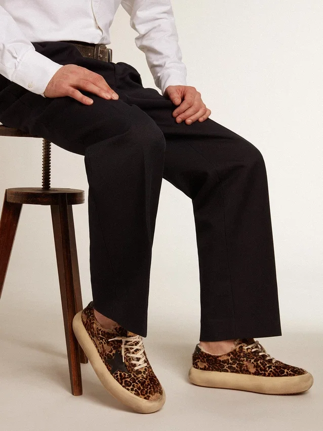 Space-Star para hombre en piel de potro con estampado animal y forro de borreguillo
