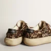 Space-Star para hombre en piel de potro con estampado de leopardo, estrella y tacón negros