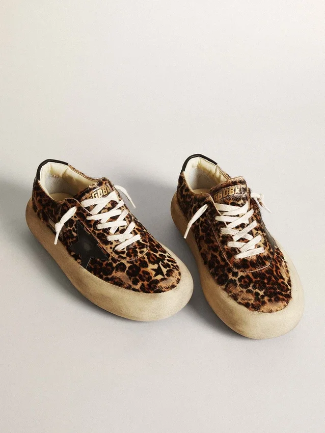 Space-Star para mujer en piel de potro con estampado de leopardo y estrella negra