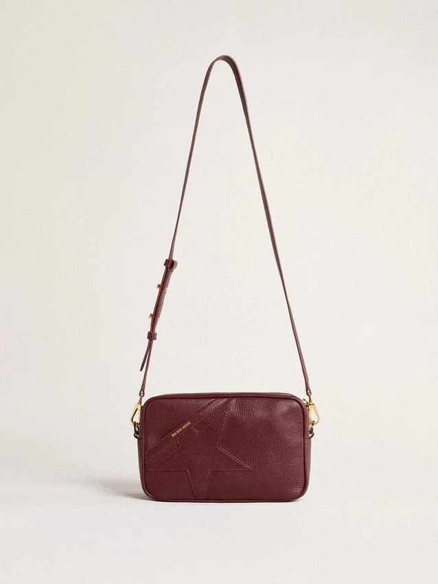 Star Bag de piel color vino con estrella tono sobre tono