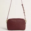 Star Bag de piel color vino con estrella tono sobre tono